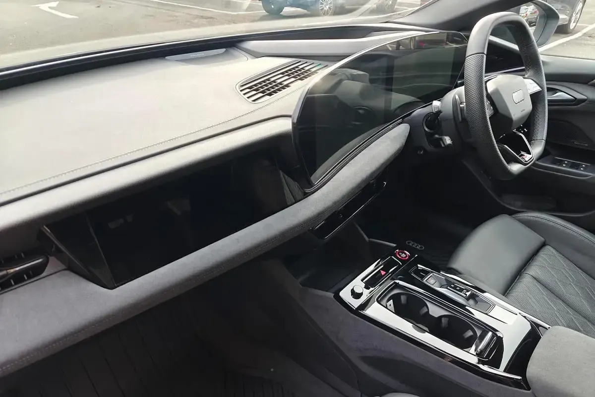 Usado Audi e-tron Black Edition 230 kW (313 HP) 2025 Preto SUV