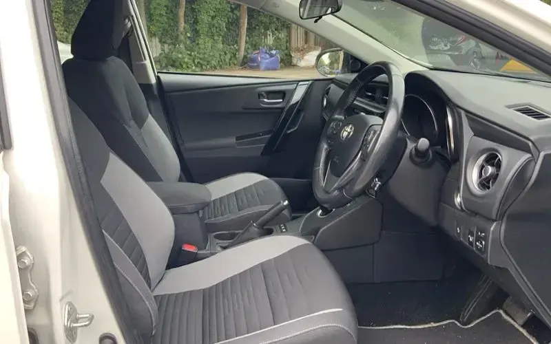 Used Toyota Auris Touring Sports 136 HP (100 kW) 2017 White Estate