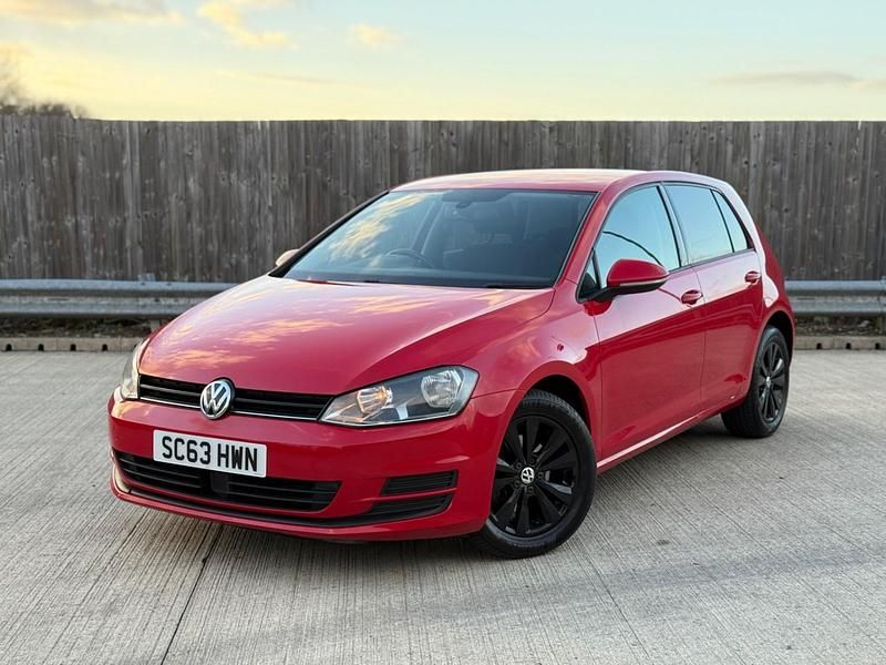 Used VW Golf VII SE 105 HP (77 kW) 2014 Red Hatchback