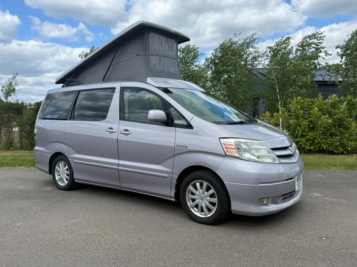 Begagnad Toyota Alphard 2017 Silver Minibuss
