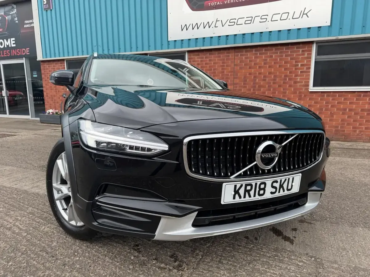 Used Volvo V90 CC Pro 231 HP (169 kW) 2018 Black Estate