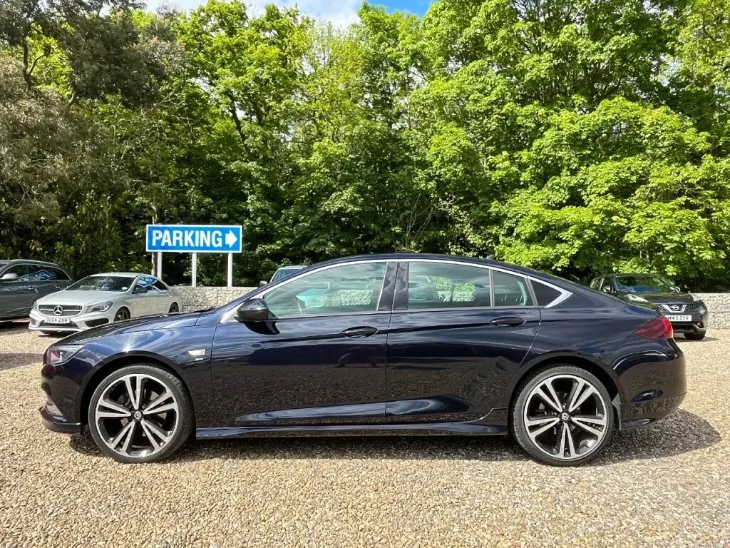 Używany Vauxhall Insignia SRi 170 KM (125 kW) 2019 Niebieski Hatchback