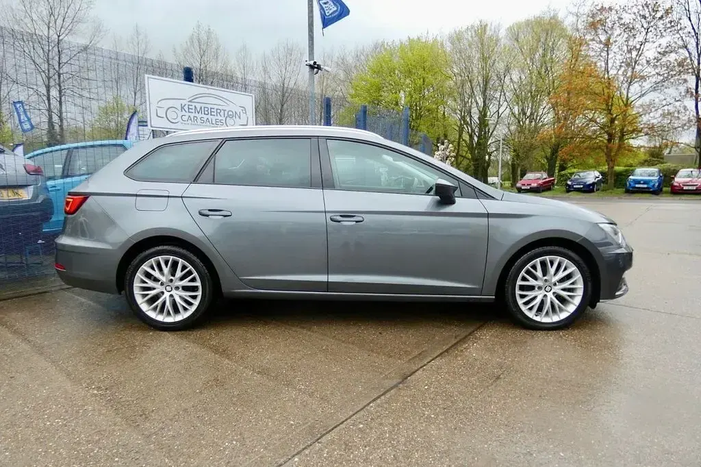 Used Seat Leon ST SE Dynamic 115 HP (84 kW) 2018 Grey Estate