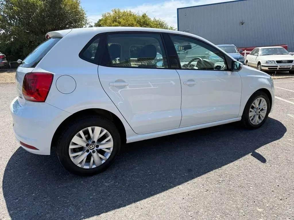 Used VW Polo SE 90 HP (66 kW) 2015 White Hatchback