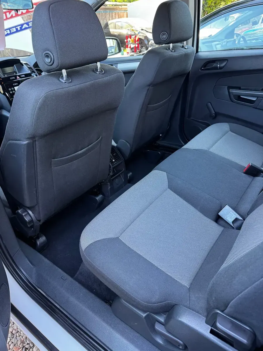 Second-hand Vauxhall Zafira 120 CP (88 kW) 2014 Alb Monovolum