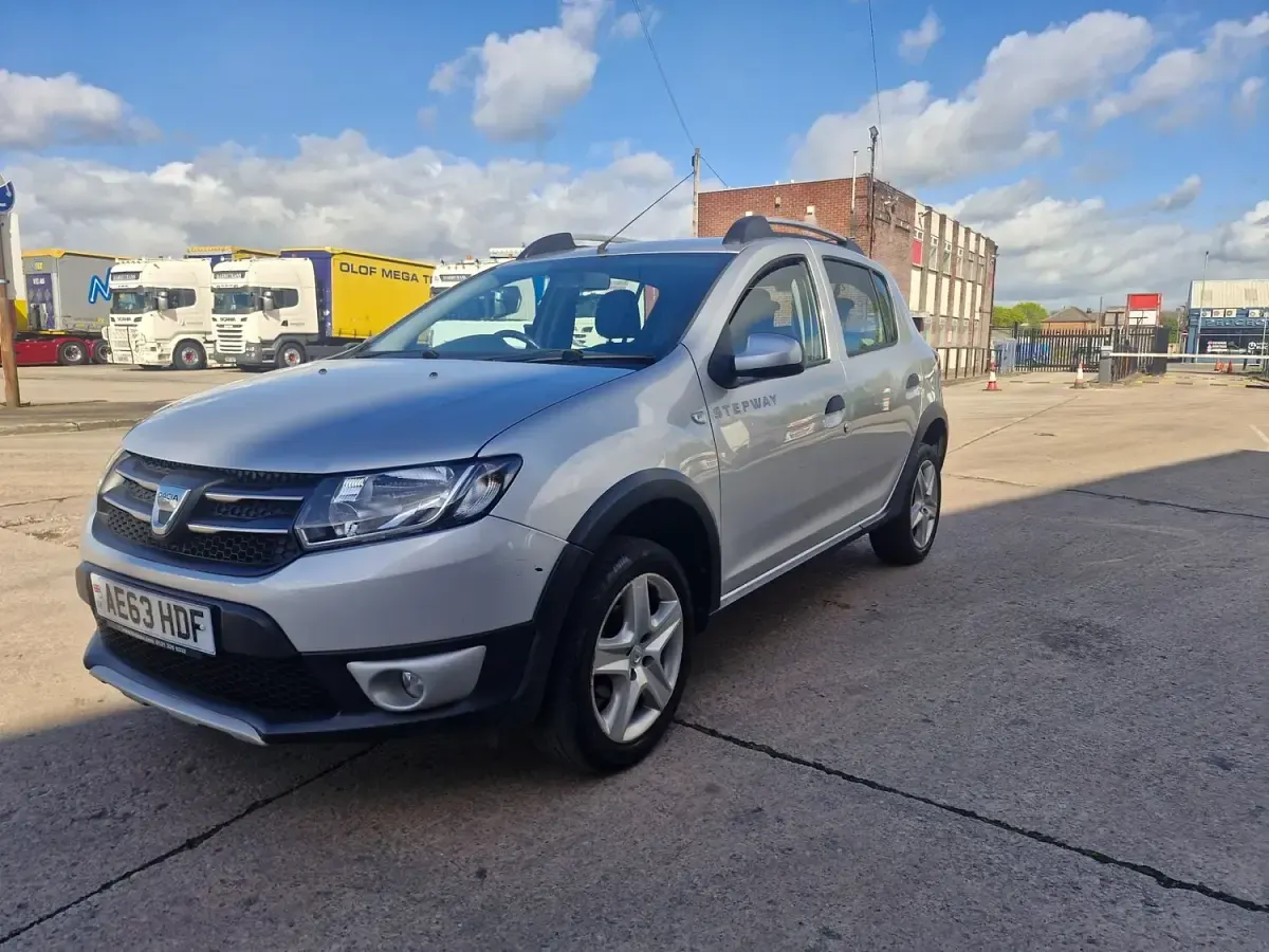 Used Dacia Sandero Lauréate 90 HP (66 kW) 2013 Silver Hatchback