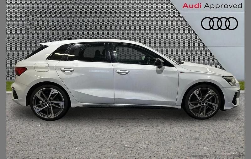Used Audi A3 Comfort 150 HP (110 kW) 2023 White Hatchback