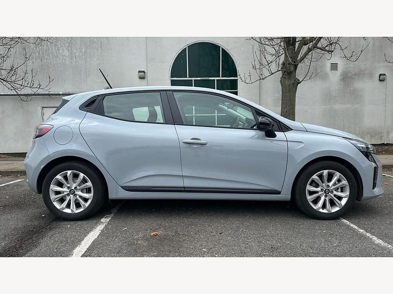 Used Renault Clio V Evolution 143 HP (105 kW) 2025 Metallic  ceramic grey  Hatchback