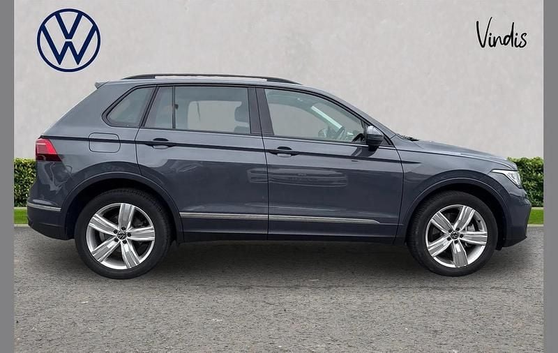 Usado VW Tiguan Life 241 HP (177 kW) 2025 Cinzento SUV