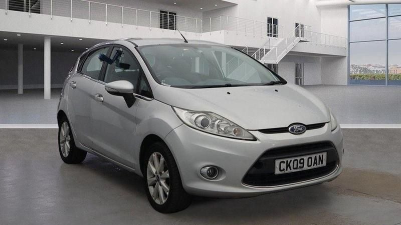 Silver Used 2009 Ford Fiesta Zetec Hatchback | £1,745 (Good price) - Image 1/4