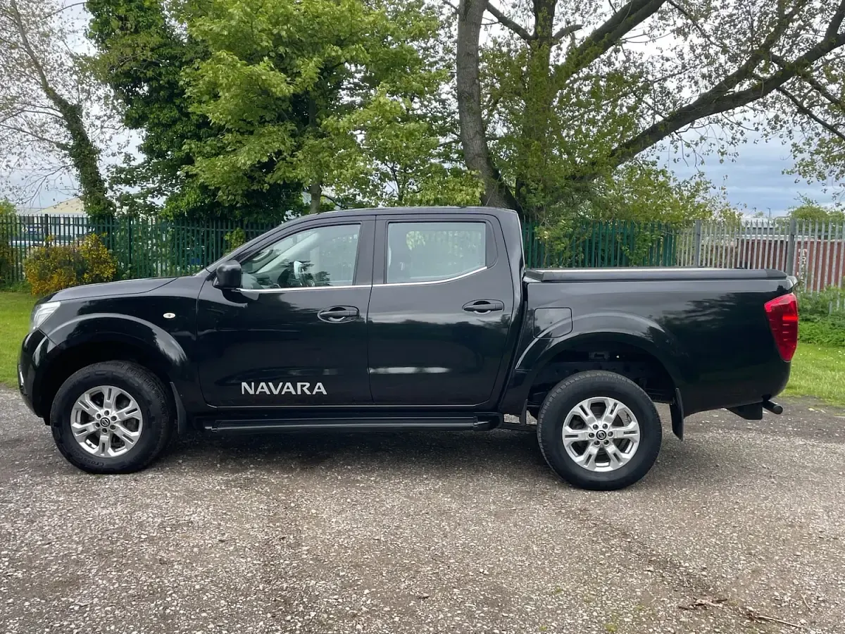 Używany Nissan Navara Acenta 2021 Czarny Pickup
