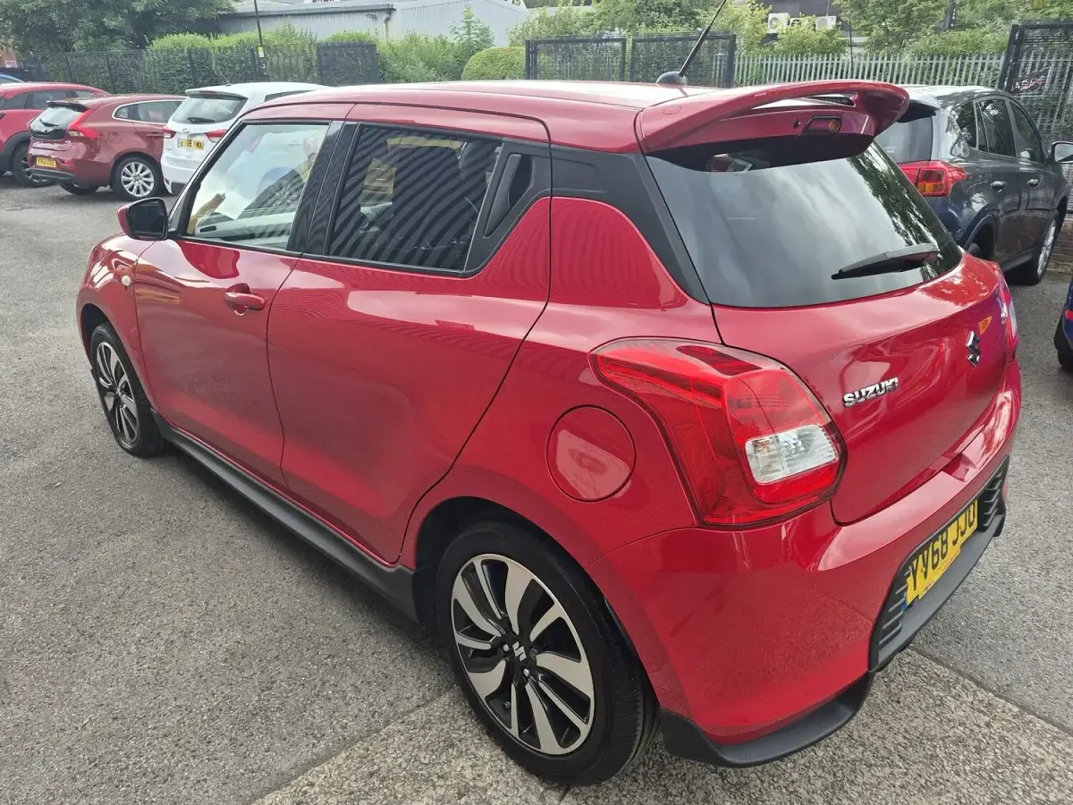 Used Suzuki Swift 90 HP (66 kW) 2019 Red Hatchback