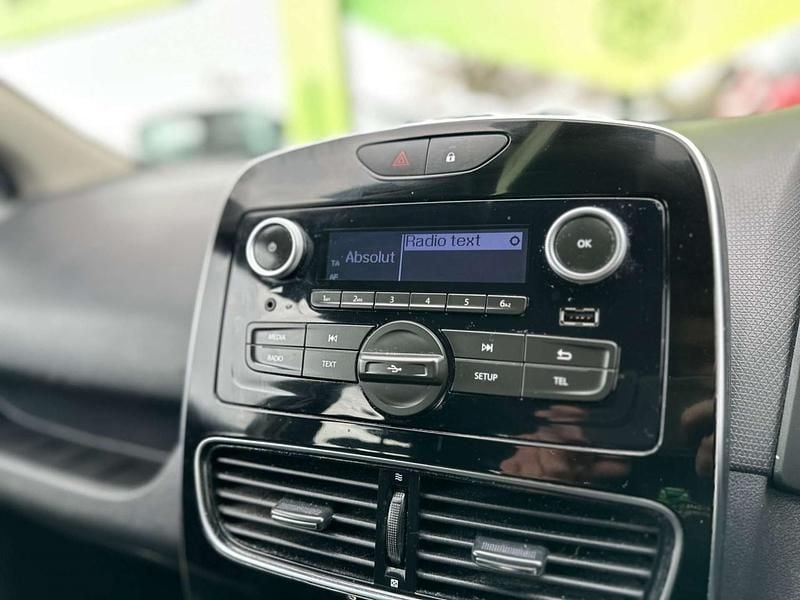 Used Renault Clio IV Play 75 HP (55 kW) 2019 White Hatchback