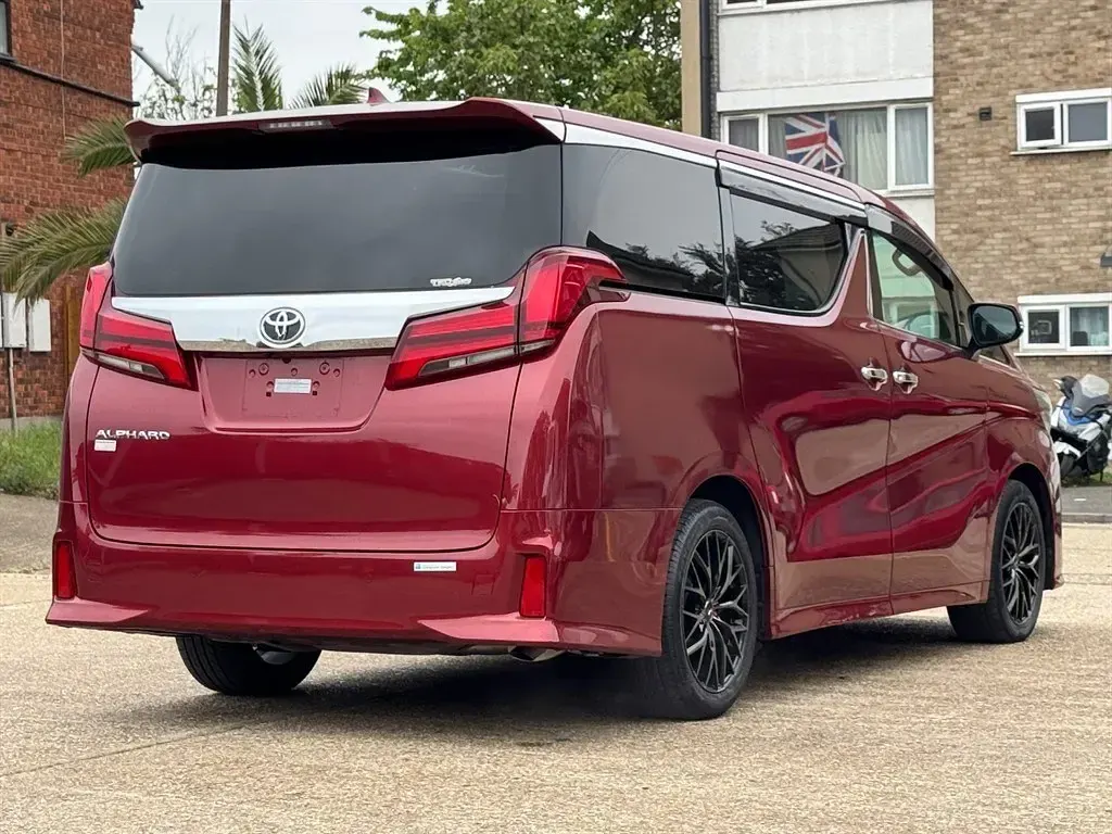 Begagnad Toyota Alphard 182 HK (133 kW) 2019 Brun Minibuss