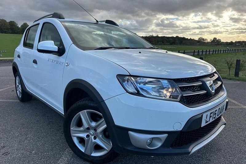 Used 2015 Dacia Sandero Lauréate | £4,490 (Fair price) - Image 1/1