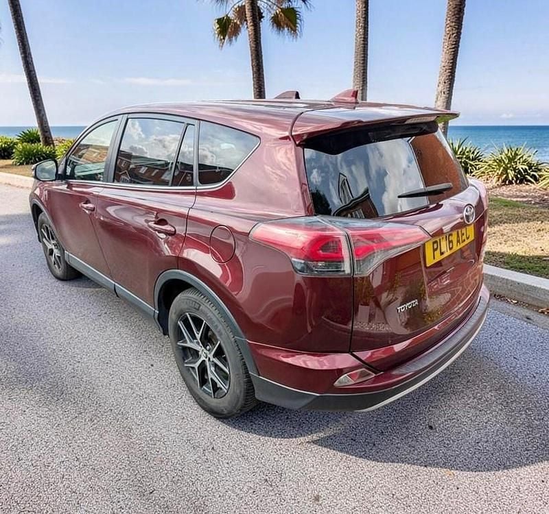 Used Toyota RAV4 151 HP (111 kW) 2016 Red SUV