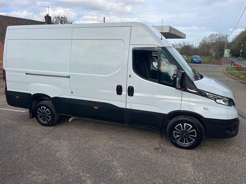 Used Iveco Daily 180 HP (132 kW) 2021 White Van