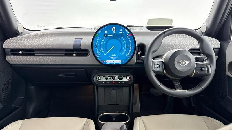 Used Mini Cooper Hatch 113 kW (154 HP) 2025 Black Hatchback