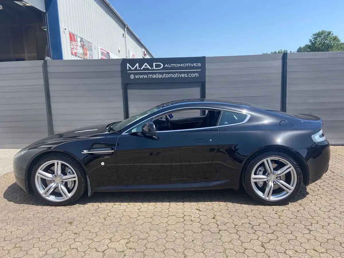 Used Aston Martin Vantage 420 HP (308 kW) 2010 Black Coupe
