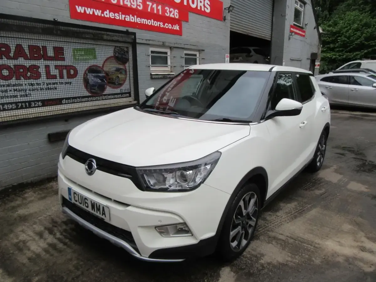 Used SsangYong Tivoli 115 HP (84 kW) 2016 White SUV