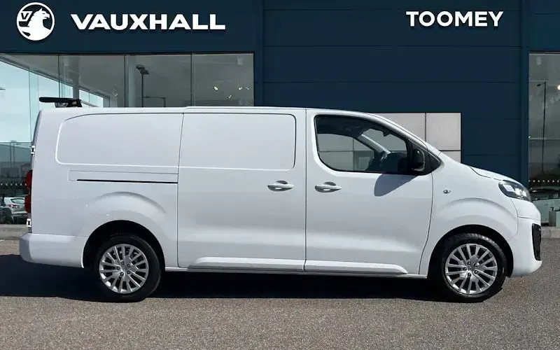 Second-hand Vauxhall Vivaro S 101 CP (74 kW) 2023 Alb Monovolum
