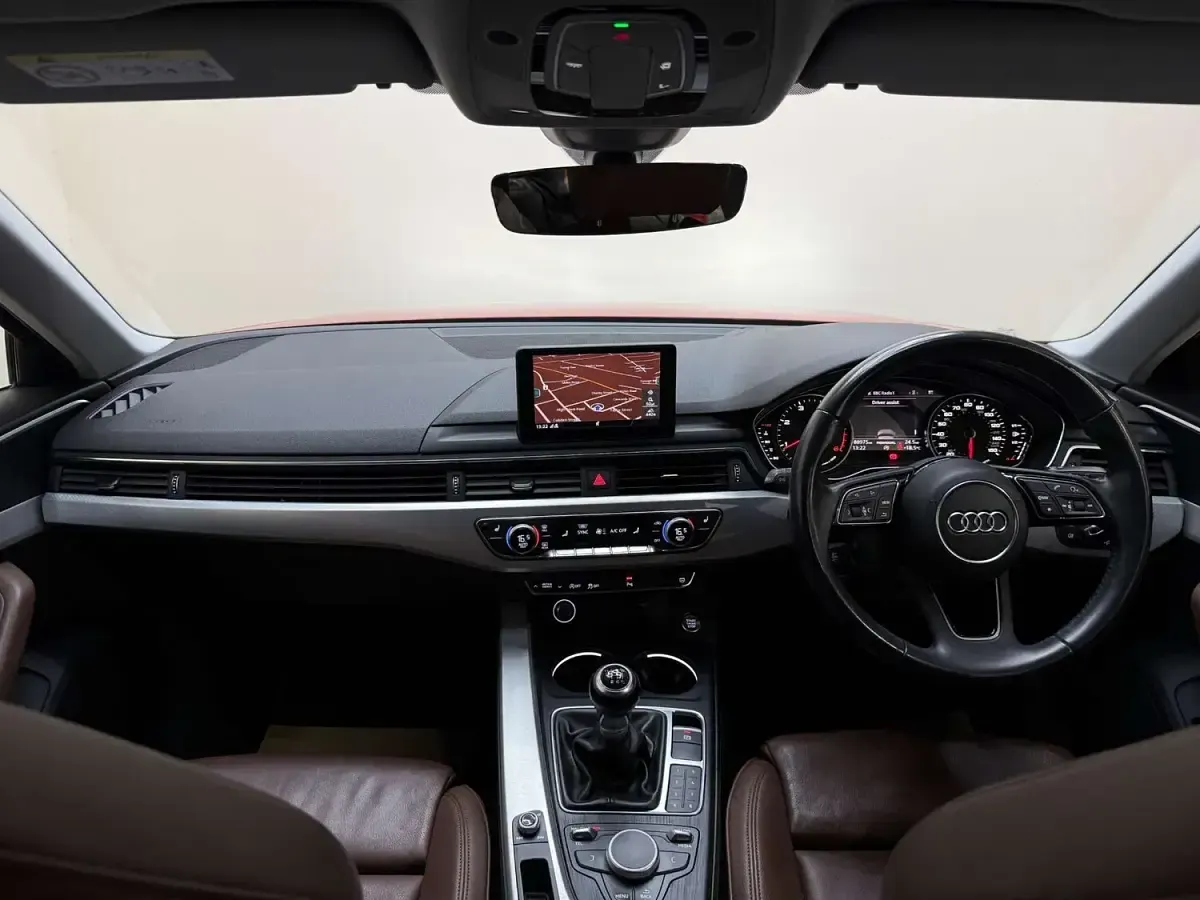 Used Audi A4 Advanced 190 HP (139 kW) 2018 Red Sedan