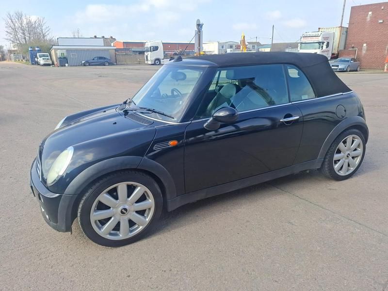 Usado Mini Cooper Cabriolet 115 HP (84 kW) 2005 Preto Cabrios