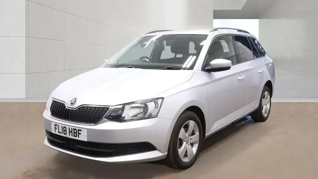 Used Skoda Fabia SE 95 HP (69 kW) 2018 Silver Estate