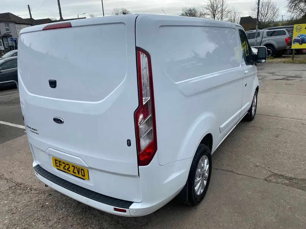 Used Ford Transit Custom Limited 130 HP (95 kW) 2022 White Van