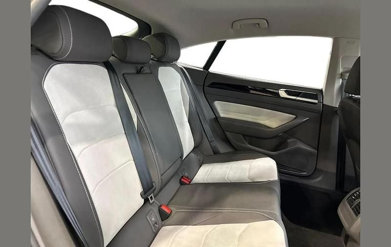 Used VW Arteon Elegance 147 HP (108 kW) 2023 Silver Hatchback