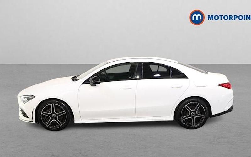 Begagnad Mercedes CLA200 Executive 163 HK (119 kW) 2022 Vit Sedan