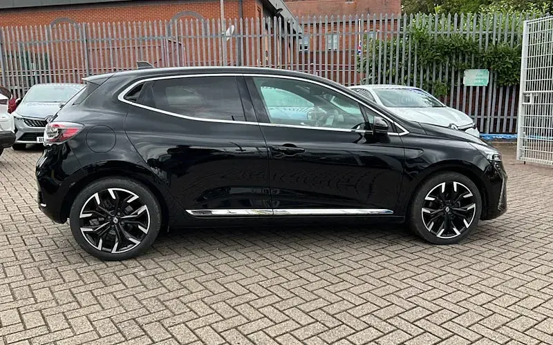 Used Renault Clio Techno 90 HP (66 kW) 2025 Black Hatchback