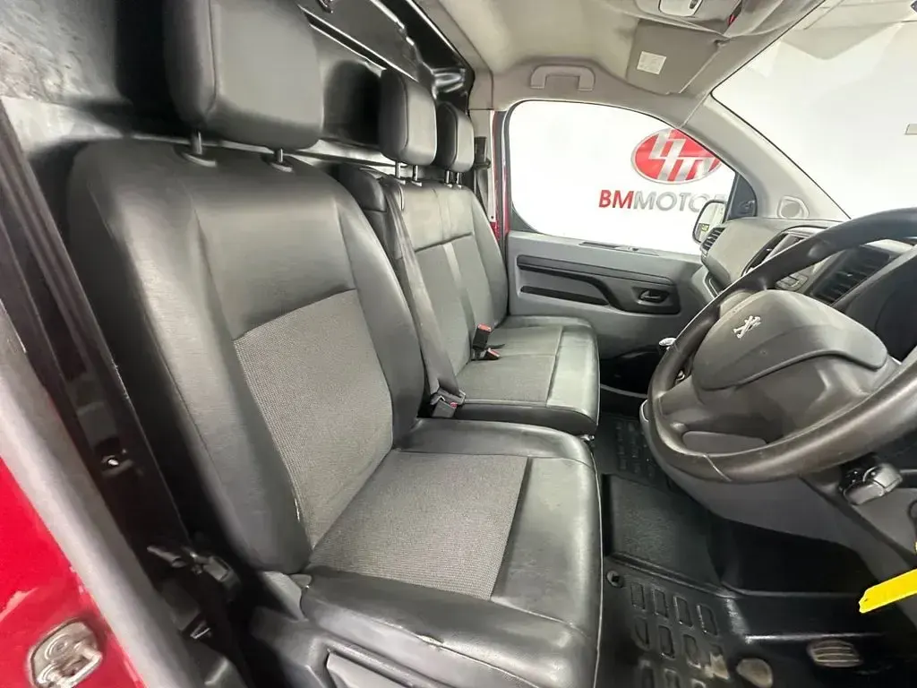 Used Peugeot Expert S 2017 Red Van