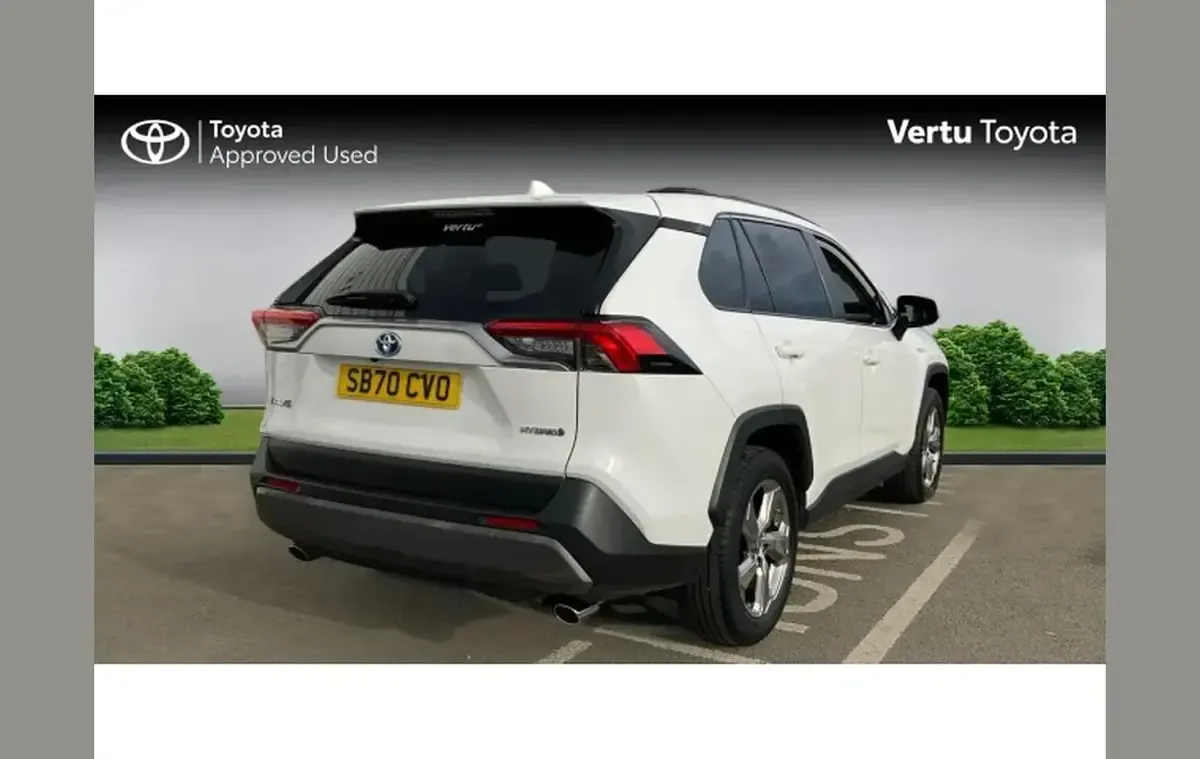 Used Toyota RAV4 Hybrid Design 214 HP (157 kW) 2021 White SUV