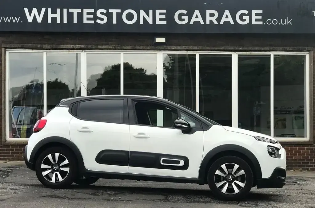 Used Citroën C3 PureTech 83 HP (61 kW) 2024 White Hatchback