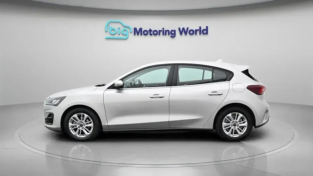 Usado Ford Focus Titanium 125 HP (91 kW) 2023 Prateado Citadino