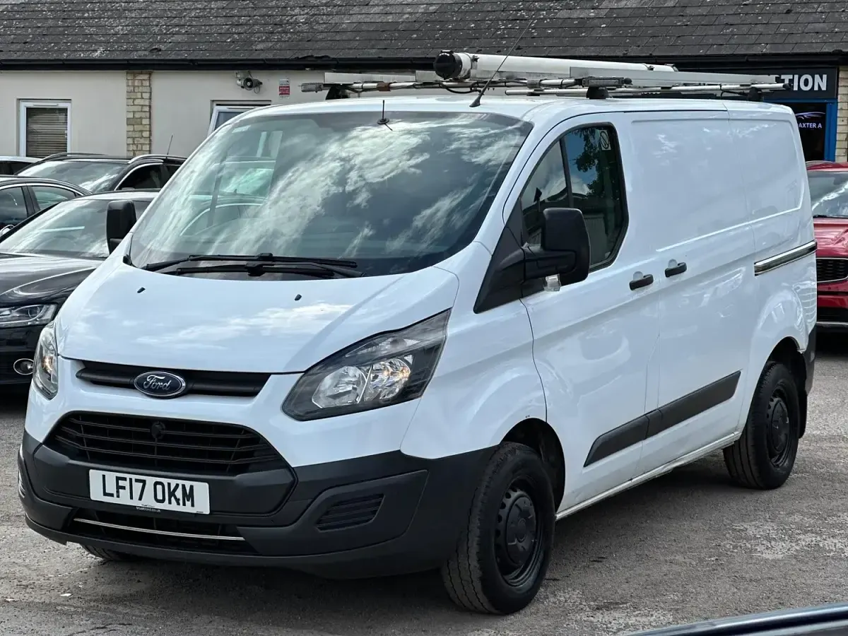 Used Ford Transit Custom 105 HP (77 kW) 2017 White Van