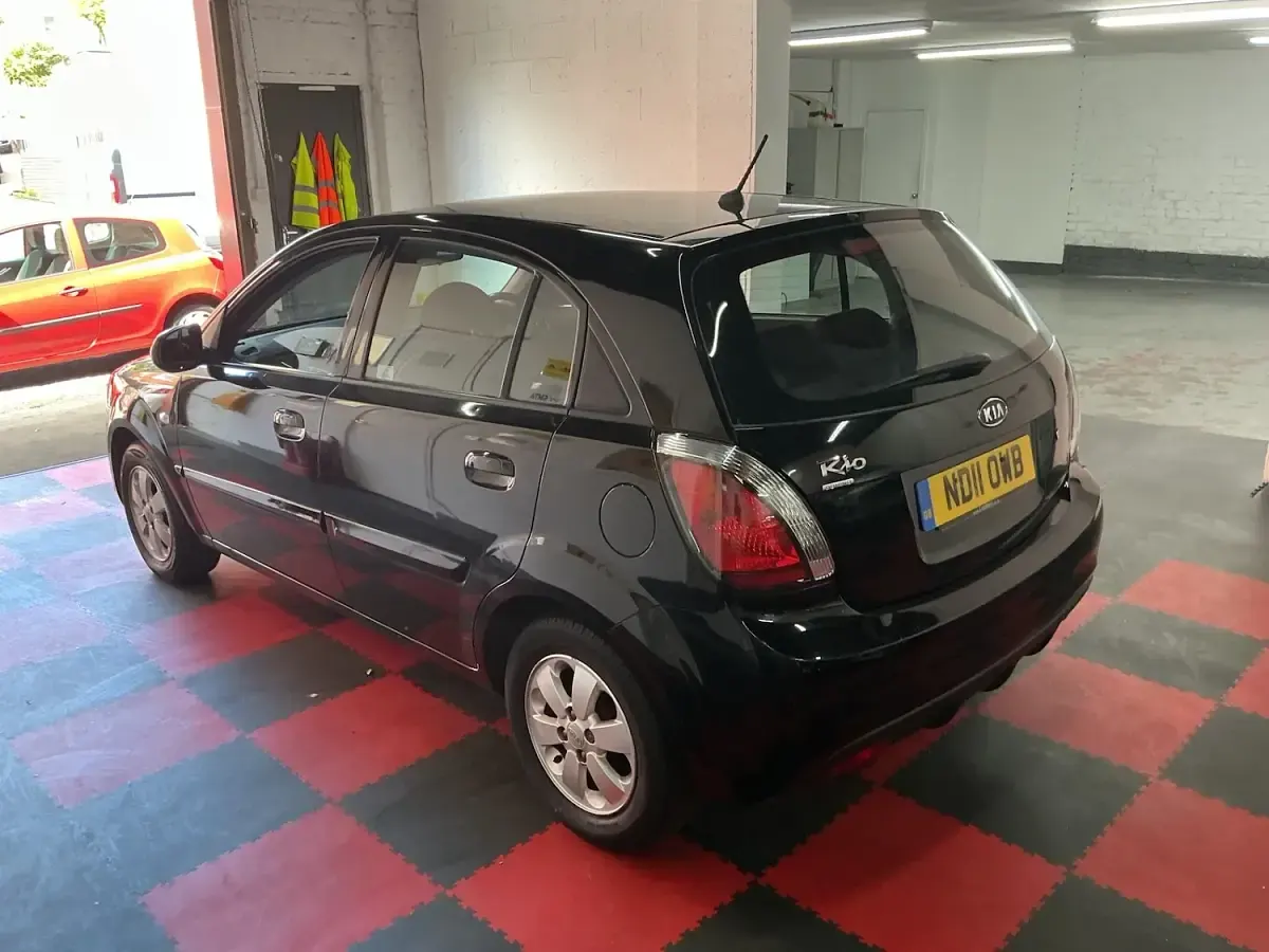 Used Kia Rio 2011 Black Hatchback