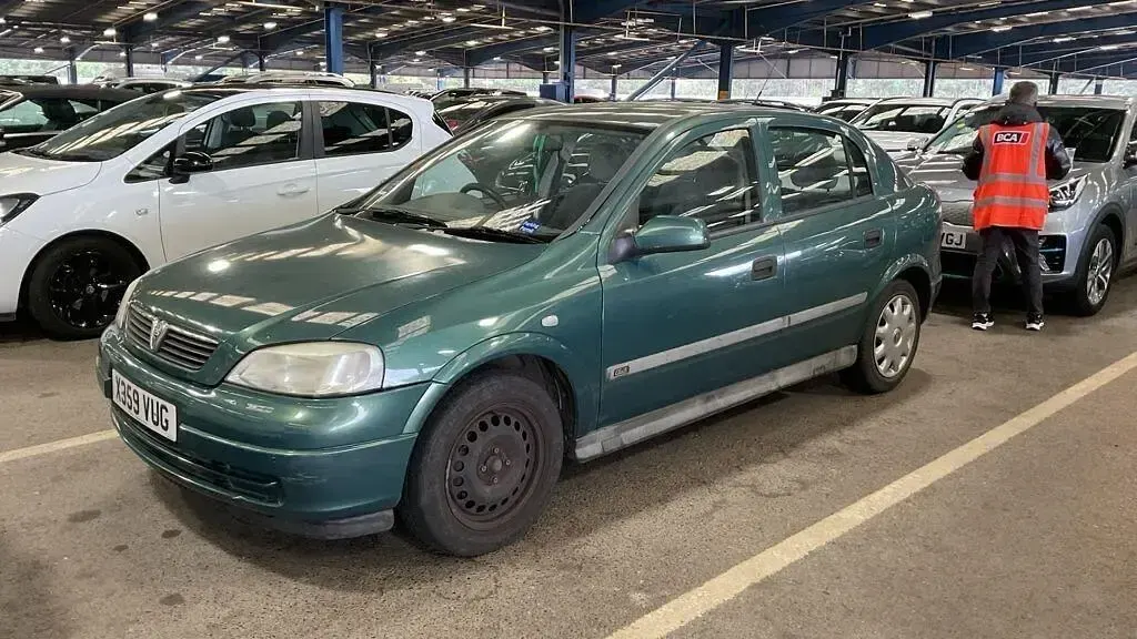 Second-hand Vauxhall Astra Club 2001 Verde Hatchback