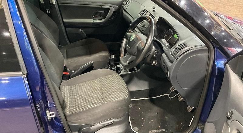 Used Skoda Fabia 105 HP (77 kW) 2011 Blue Estate