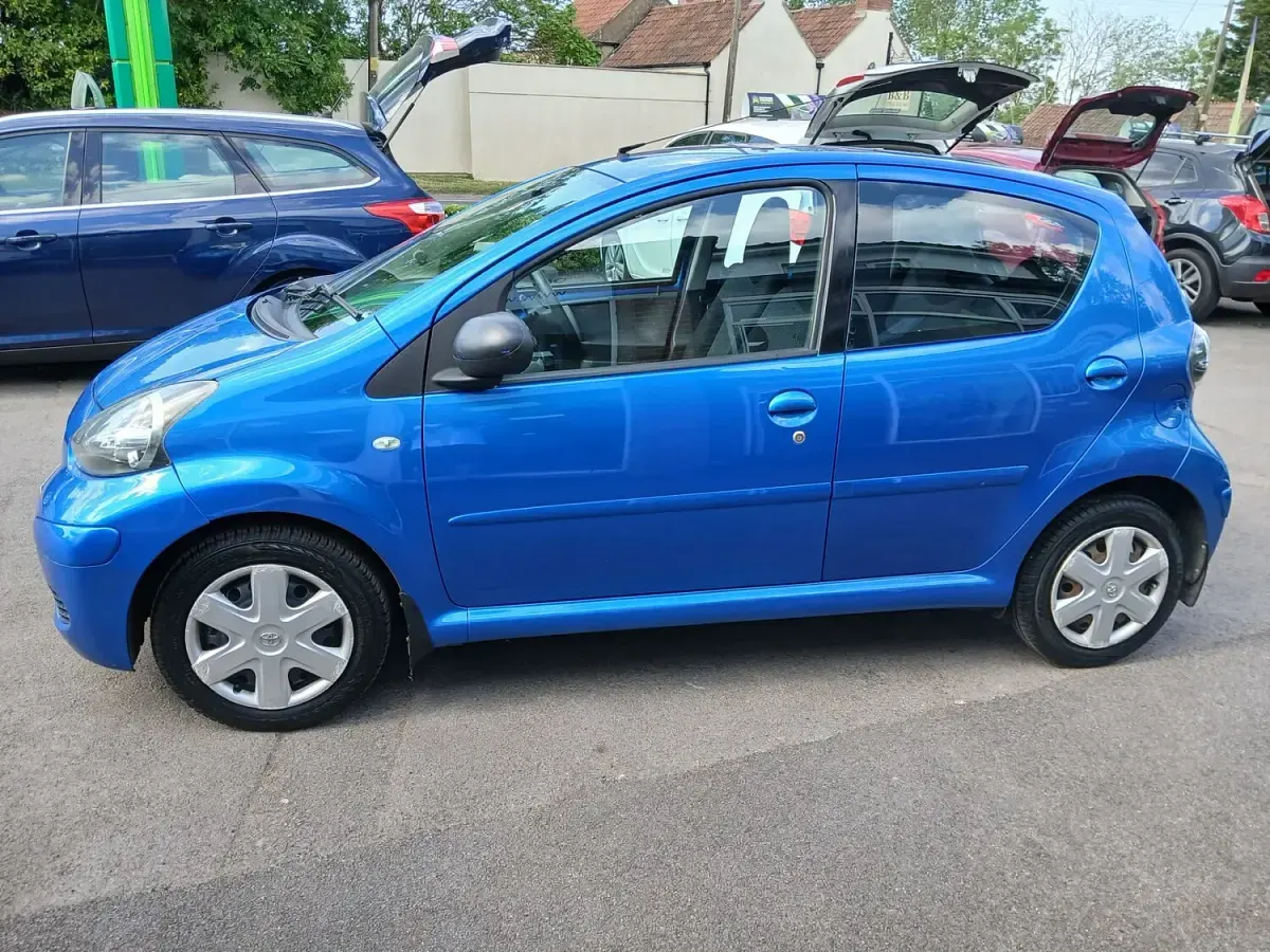Used Toyota Aygo 2009 Blue Hatchback