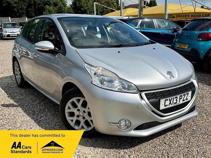 Używany Peugeot 208 Access 82 KM (60 kW) 2013 Srebrny Hatchback
