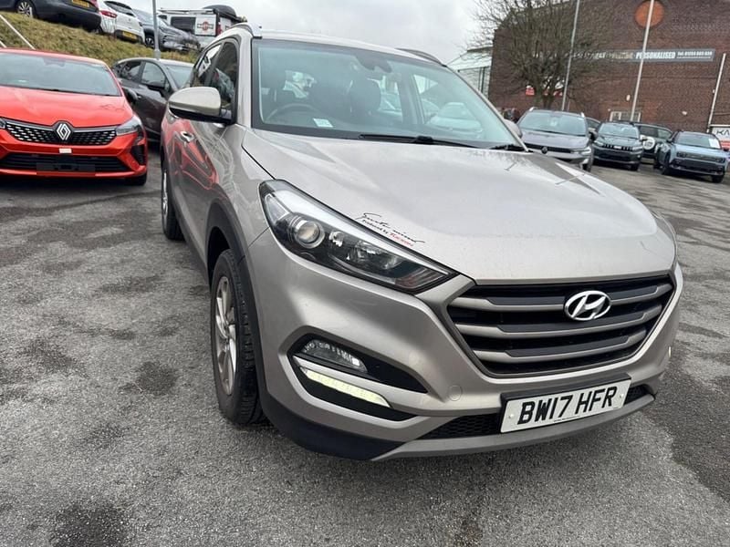 Gold Used 2017 Hyundai Tucson SE SUV | £8,995 (Good price) - Image 1/4