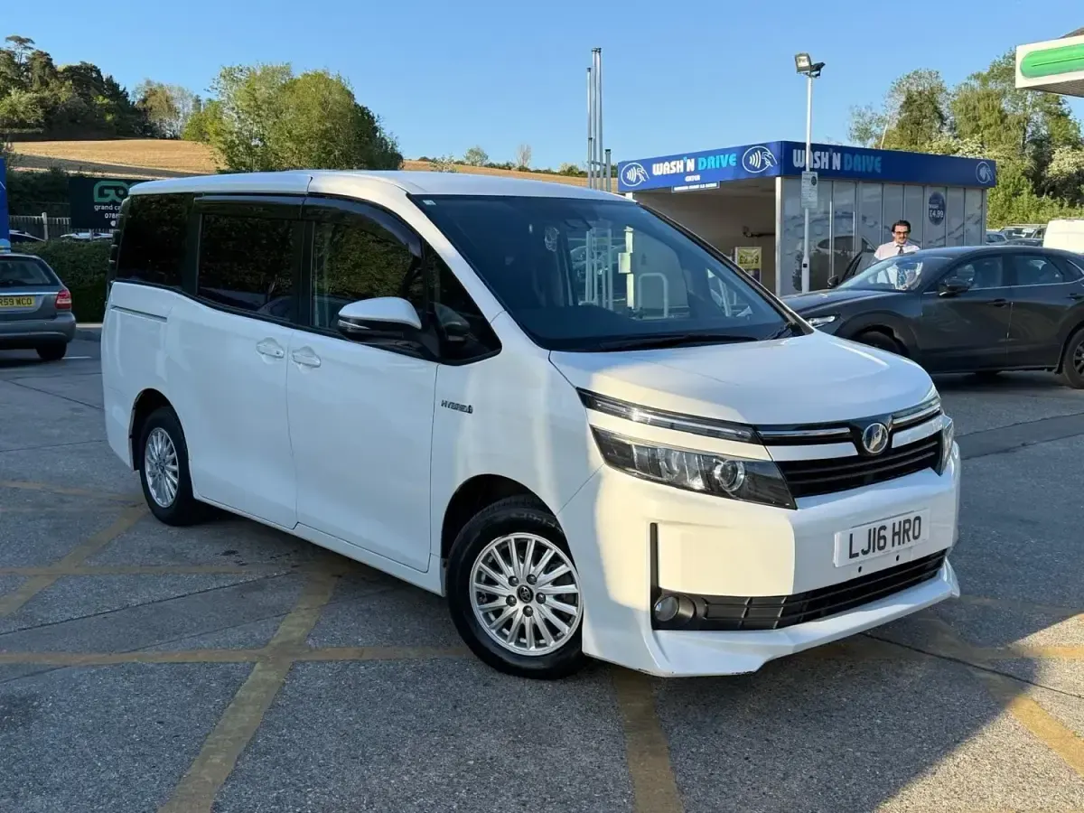 Begagnad Toyota Noah 2025 Vit