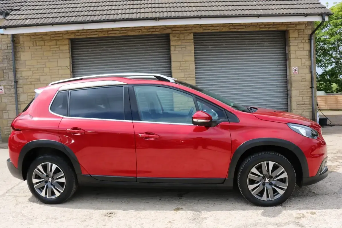 Gebraucht Peugeot 2008 Allure Premium 2019 Rot SUV