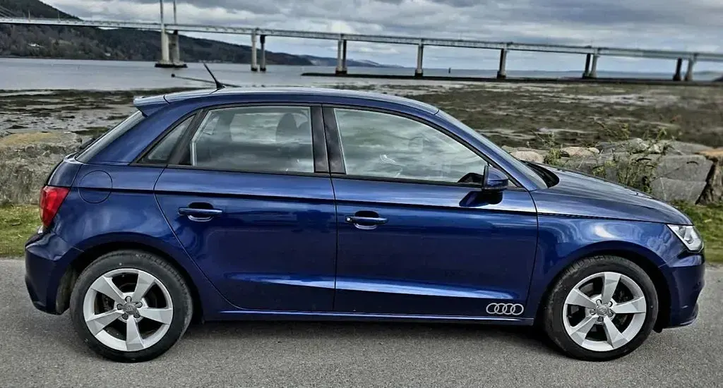 Used Audi A1 Sportback Sport 116 HP (85 kW) 2015 Blue Hatchback