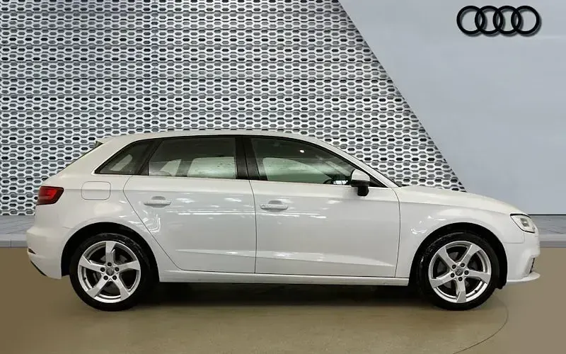 Used Audi A3 Sportback Sport 150 HP (110 kW) 2019 White Hatchback