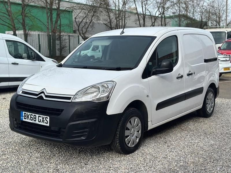 Used Citroën Berlingo 75 HP (55 kW) 2018 White MPV