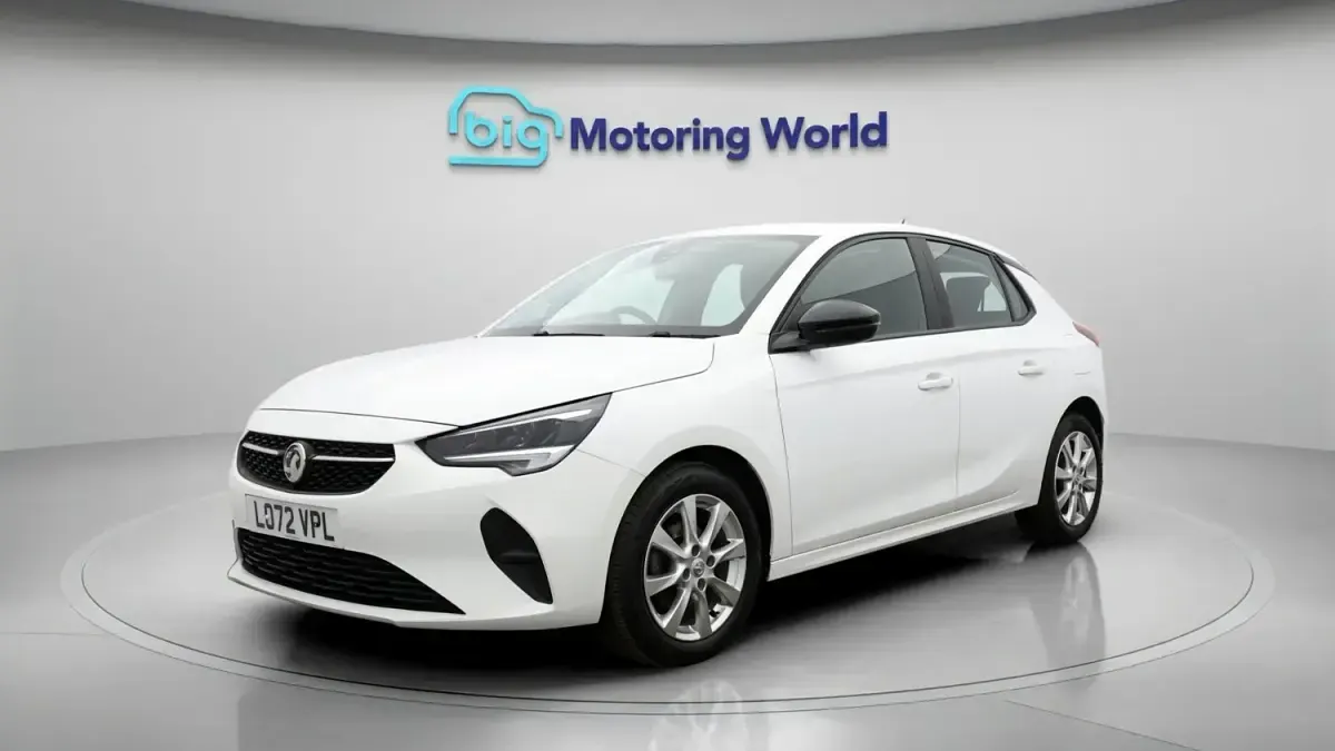 Second-hand Vauxhall Corsa Design Edition 75 CP (55 kW) 2022 Alb Hatchback