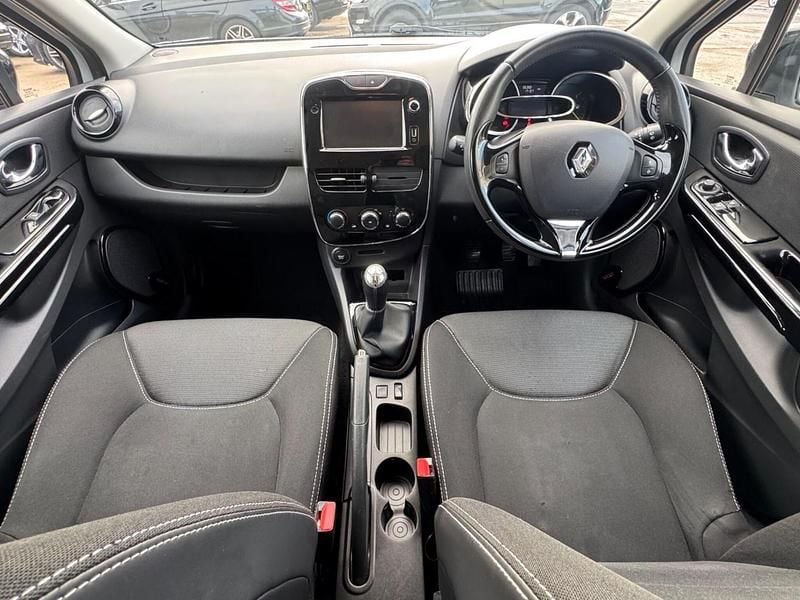 Used Renault Clio IV Dynamique 90 HP (66 kW) 2014 White Hatchback